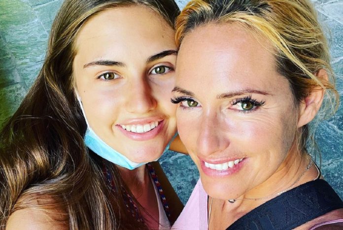 Fernanda Serrano rendida à filha Laura Tornaste te linda e serena