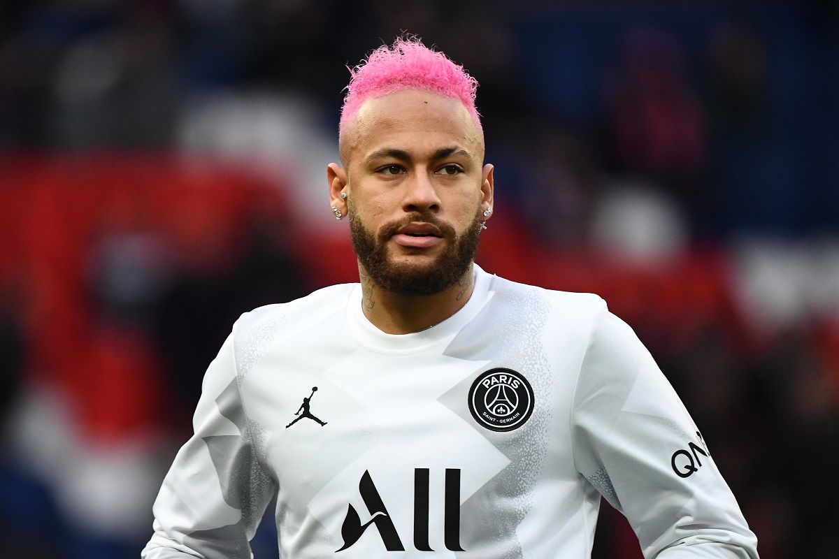 Neymar faz novo corte de cabelo com inicial de nome da filha