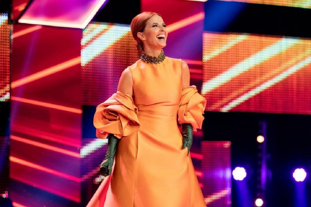 Cristina Ferreira Destaca Se Com Vestido Extravagante No All Together Now