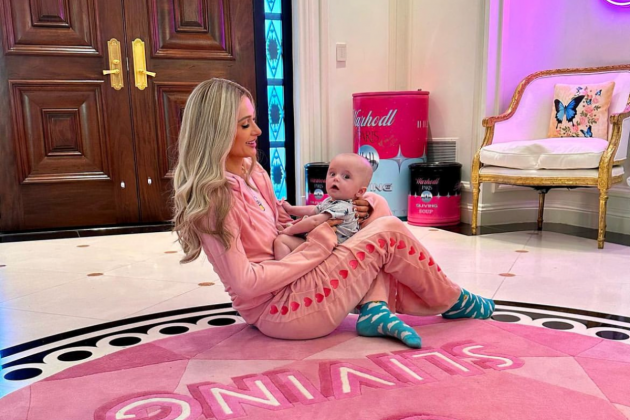 Paris Hilton Revela Como Ser O Primeiro Natal Com Dois Filhos   Peles 3 630x420 