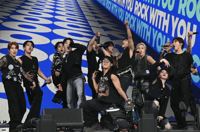 Grupo k-pop Seventeen é embaixador da boa vontade